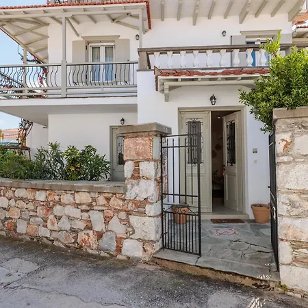 Lito House - Within Reach